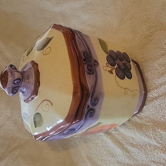 Medici Tabletops Unlimited Canister fruit pattern with the rubber seal lid - Picture 8 of 12